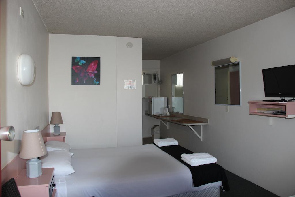 Caloundra Suncourt Motel Экстерьер фото