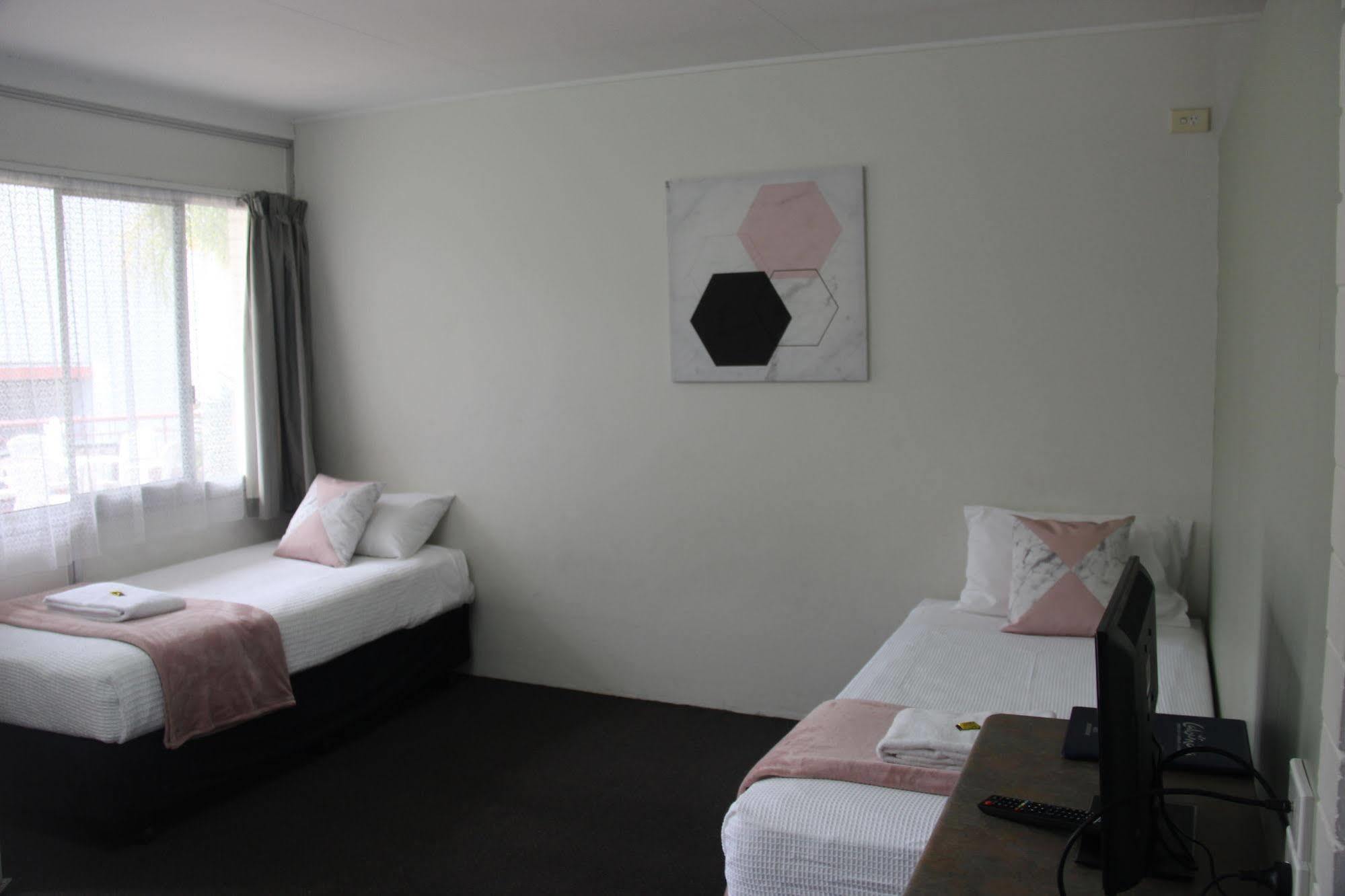 Caloundra Suncourt Motel Экстерьер фото